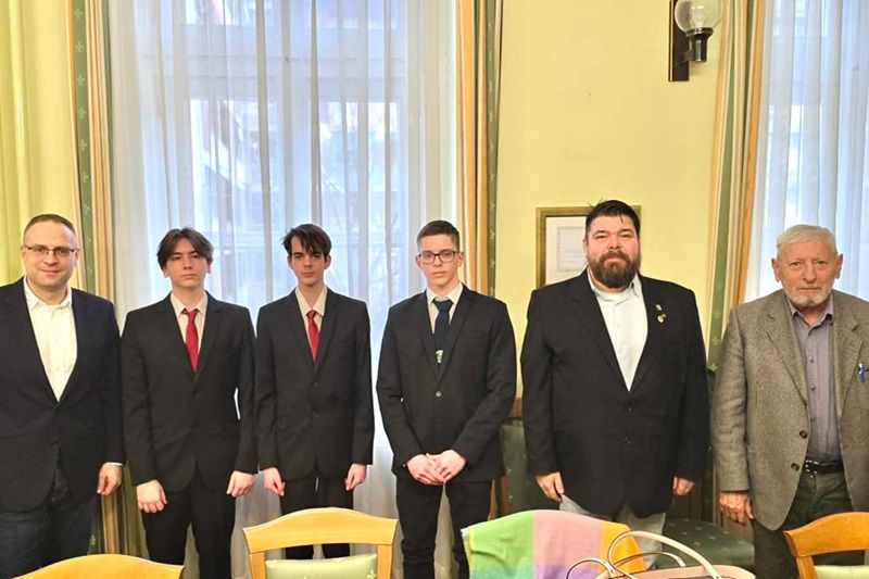 Hőstettükért részesültek Szolnokért Emlékéremben