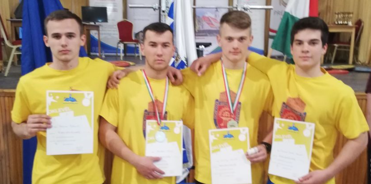 Diákjaink jól szerepeltek a Fekvenyomó Diákolimpián
