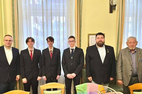 Hőstettükért részesültek Szolnokért Emlékéremben