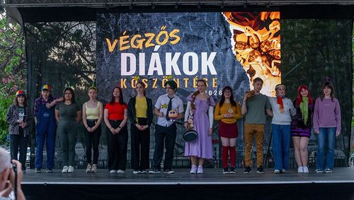 Hagyományos faültetés és bolondballagás