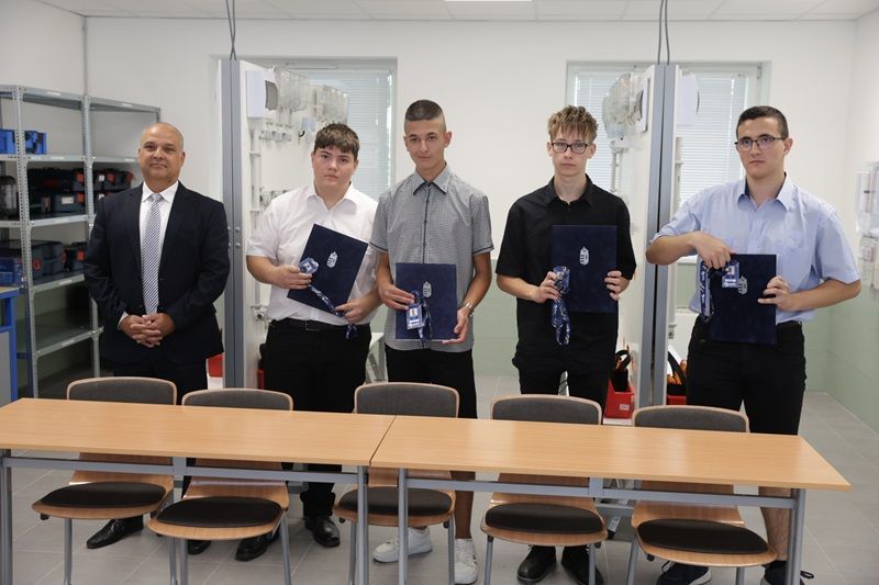 Szolnokon nyitotta meg új gyakorlati képzőhelyét az OPUS TITÁSZ